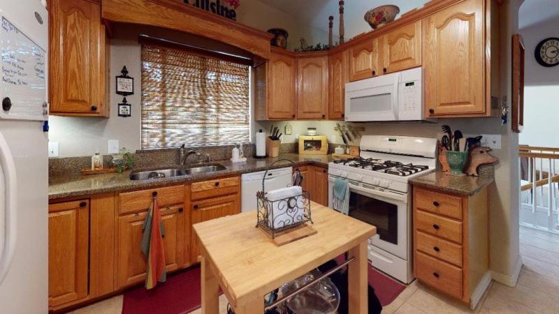 120 Winding Meadow By Vacation Rentals For You Monument Exterior photo