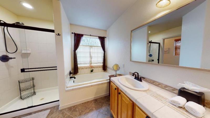 120 Winding Meadow By Vacation Rentals For You Monument Exterior photo